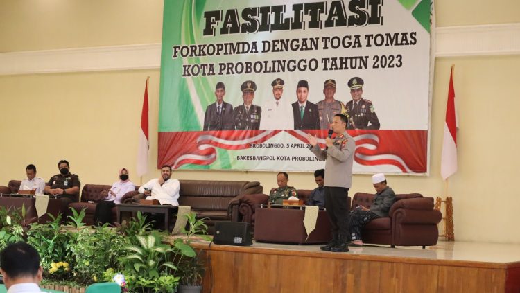 Kapolres Probolinggo Kota AKBP Wadi Sa’bani S.H., S.I.K., menghadiri Kegiatan Fasilitasi Forum Kordinasi Pimpinan Daerah dengan Tokoh Agama dan Tokoh Masyarakat