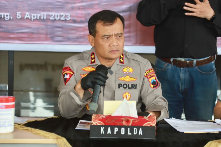 Kapolda Jawa Tengah, Irjen Pol Ahmad Luthfi dalam konferensi pers penyalahgunaan bahan peledak (Obat Mercon) yang digelar di Loby Mapolda Jateng