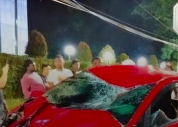 Kecelakaan melibatkan satu unit mobil Honda Brio warna merah BK 1366 TAG dengan sepeda motor