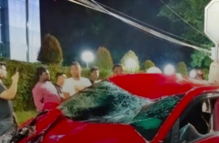 Kecelakaan melibatkan satu unit mobil Honda Brio warna merah BK 1366 TAG dengan sepeda motor