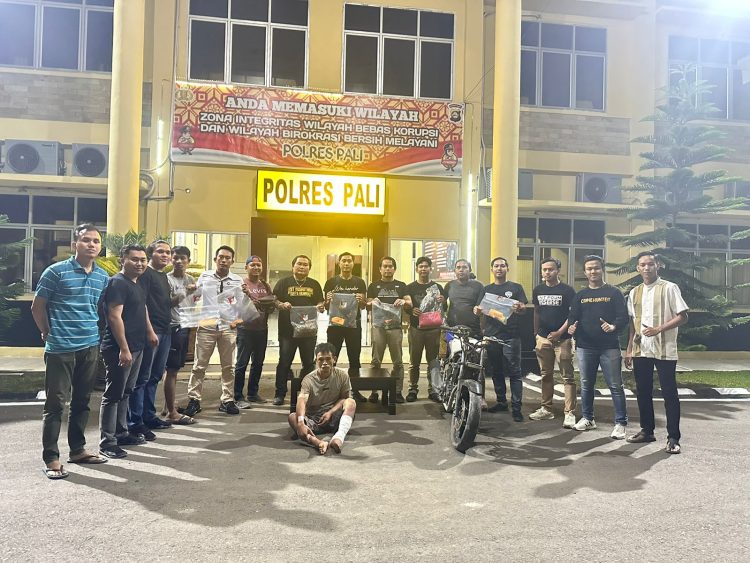 JD berhasil diringkus Tim Opsnal Beruang Hitam Reskrim Polres Pali lantaran diduga telah melakukan pembunuhan terhadap korban yang bernama Redi Bin Suapwi warga Dusun V Desa Air Hitam pada bulan Januari 2023 yang lalu