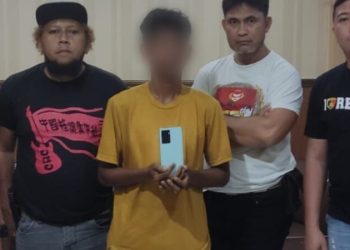 Pelaku AD (24) ditangkap polisi usai mencuri dompet milik pria berinisial J (47) di jalan Dr. Sutomo
