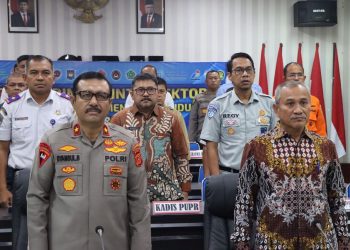 Wakapolda Aceh Brigjen Syamsul Bahri mengikuti rapat koordinasi (rakor) lintas sektor bidang operasional tahun 2023 secara virtual di ruang vidcon Polda Aceh