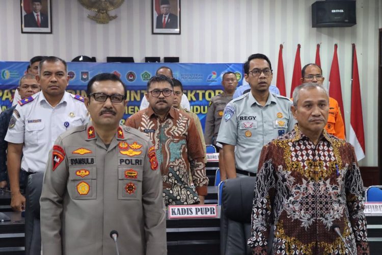 Wakapolda Aceh Brigjen Syamsul Bahri mengikuti rapat koordinasi (rakor) lintas sektor bidang operasional tahun 2023 secara virtual di ruang vidcon Polda Aceh