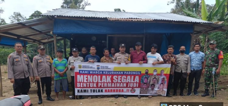 Polsek Parongil Polres Dairi dan Koramil Parongil Kodim 0206 dengan memberikan himbauan pelarangan permainan judi dalam bentuk apapun pada hari kamis 6/4/23 siang bertempat di warung milik Pasu Maringan Marpaung dan warung S Sitorus