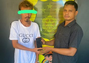 Tersangka Dugaan Tindak Pidana Pencurian diamankan Polres Sabang (kiri)
