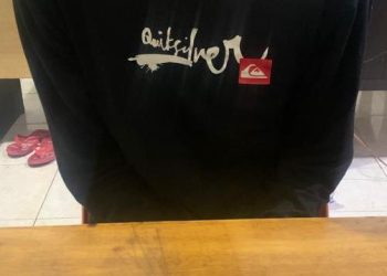 Pelaku FI (26) alias Lembeng warga Jl. H. Ulakma Sinaga, Kecamatan Siantar, Kabupaten Simalungun beserta barang bukti yang diamankan