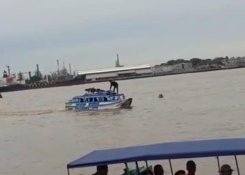 Direktorat Polairud Polda Sumsel melaksanakan razia, memeriksa kapal-kapal yang berlabuh di Pelabuhan Penumpang Sei Lais kota Palembang