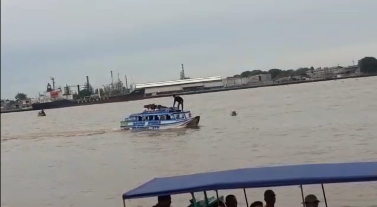 Direktorat Polairud Polda Sumsel melaksanakan razia, memeriksa kapal-kapal yang berlabuh di Pelabuhan Penumpang Sei Lais kota Palembang