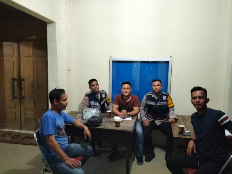 Dalam rangka menjamin rasa aman kepada ummat kristiani dalam melaksanakan ibadah, personil Polsek Talang Ubi Laksanakan Pengamanan