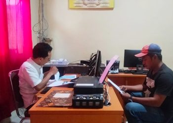 Warga Pulau Banyak Barat, Ahmad Azis malaporkan 2 orang oknum Kepala Desa di Aceh Singkil atas diduga telah menebar berita bohong dan fitnah serta menggugah data pribadi miliknya tanpa izin