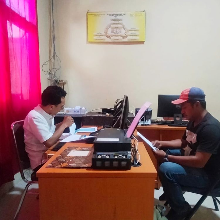 Warga Pulau Banyak Barat, Ahmad Azis malaporkan 2 orang oknum Kepala Desa di Aceh Singkil atas diduga telah menebar berita bohong dan fitnah serta menggugah data pribadi miliknya tanpa izin