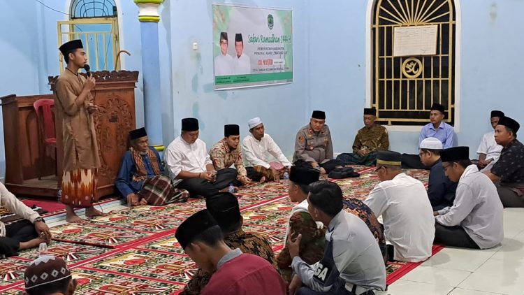 Polsek Penukal Utara Polres PALI Hadiri Giat Sapari Ramadhan di masjid MUDBI'A SAMAN Desa Tambak Kecamatan Penukal Utara Kabupaten Penukal Abab Lematang Ilir (PALI) pada Kamis 6/4/2923