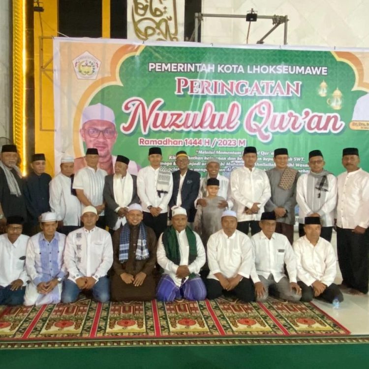 Dandim 0103/Aceh Utara Letkol Inf Hendrasari Nurhono S.I.P.,M.I.P., mendampingi Komandan Korem 011/LW Kolonel Kav. Kapti Hertantyawan, S.H menghadiri peringatan malam Nuzulul Qur'an 1444H / 2023 Masehi
