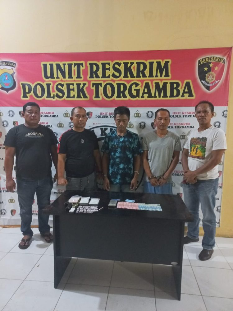 Team Unit Reskrim Polsek Torgamba yang dipimpin oleh Kanit Reskrim berhasil menangkap dua pelaku penyalahgunaan narkotika jenis sabu sabu