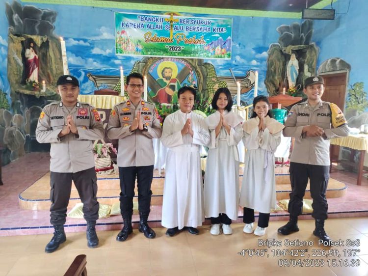 Polsek SS III bersama forkopimcam SS III dan Semendawai Timur Kabupaten OKU Timur menggelar kegiatan pengamanan gereja, dalam rangka ibadah Hari Raya Paskah tahun 2023