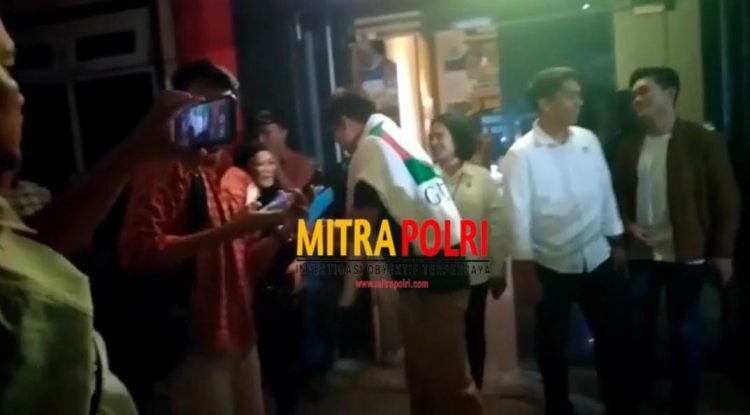 Artis Baim Wong mendatangi Polda Sumut melihat pelaku penipuan yang mencatut namanya melalui aplikasi Give Away