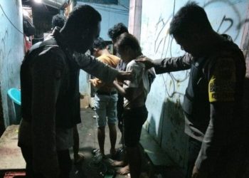 Dalam pelaksanaan patroli sibulan, Satuan Samapta Polresta Manado mendapati anak-anak muda yang sedang berkumpul di jalan