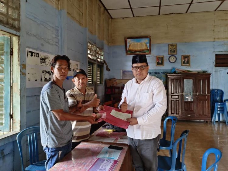 M. Tirta Darmawan. SH., telah menghadap panitia Pilkades untuk mendaftarkan diri menjadi calon kepala desa Pedamaran 1