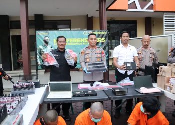 Polres Probolinggo Kota berhasil mengungkap tindak pidana manipulasi data kependudukan yang digunakan untuk memanipulasi data register kartu perdana