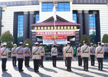 Kapolresta Manado Kombes Pol Julianto P Sirait S.H.,S.I.K pimpin upacara serah terima jabatan Kasat Lantas, Kapolsek Tikala, Kapolsek Sario, Kapolsek Kawasan Pelabuhan, Kapolsek Tombulu, Kapolsek Singkil dan Kapolsek Wori, Selasa (11/04/2023)