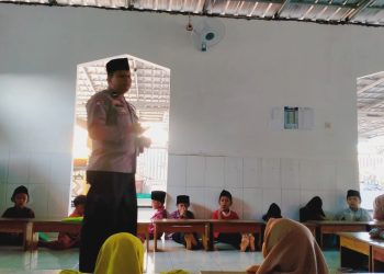 Polsek Kalimanah Polres Purbalingga melaksanakan kegiatan polisi sahabat santri di bulan ramadan
