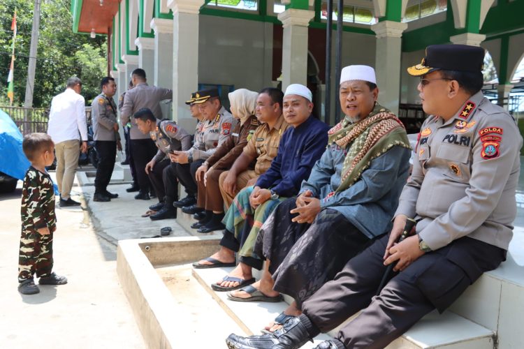 Kapolda Sumut, Irjen Pol RZ Panca Putra Simanjuntak, melaksanakan kunjungan kerja (kunker) dengan mendatangi pondok-pondok pesantren di Kabupaten Mandailing Natal
