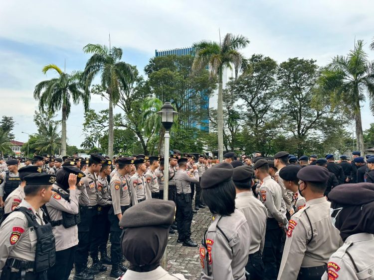 Subdit Dalmas Dit Samapta Polda Sumsel gelar kekuatan dalam rangka pengamanan Aksi Unjuk Rasa (Unras) di depan kantor DPRD Sumsel