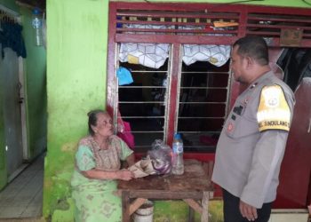 Bhabinkamtibmas Polresta Manado melaksanakan kegiatan sambang warga di wilayah hukum Polresta Manado