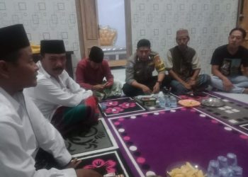 Kapolres Probolinggo Kota AKBP Wadi Sa’bani melalui Kapolsek Sumberasih AKP Agus Santoso melaksanakan kegiatan silaturahmi dan koordinasi di rumah Kepala Desa Banjarsari Abdul Wahid bersama dengan jajaran pemerintah desa Banjarsari