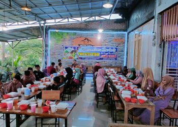 Dewan Pengurus (DP) Persatuan Wartawan Online (PWO) Aceh Utara gelar buka puasa bersama dan santuni puluhan anak yatim