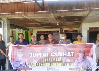 Kapolsek Sidikalang Kota AKP Sukanto Berutu, SH Bersama personil gelar kegiatan jumat curhat Warung kopi pak R. Lubis Desa Kalang Kecamatan Sidikalang Kabupaten Dairi. Jumat 14-04-2023.