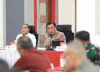 Kapolda Sumut, Irjen Pol RZ Panca Putra Simanjuntak menyampaikan pendapat pada Rapat Koordinasi Lintas Sektoral Pengamanan Idul Fitri 2023 di Aula Tribrata Mapolda Sumut, Jumat (14/4/23). (Foto Dok/ Polda Sumut)
