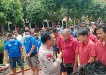 Kapolda Sumut Irjen Pol RZ Panca Putra marah terhadap Benny yang merupakan tersangka kasus narkotika dan judi , Jumat (14/4/2023) pada paparan di Mapolda Sumut. (Foto Dok/ Polda Sumut)