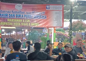 CEO PT Samudera Ina Pertiwi Dian Komalasari (Dian Wong) menggelar pertemuan. Acara yang bertajuk “Silaturahmi dan bukber dengan wartawan dan LSM" itu mengambil tempat di Warung Bebakaran, Jl. Among Dwijo, Area Sawah/Kebun, Pangkah, Kec. Pangkah