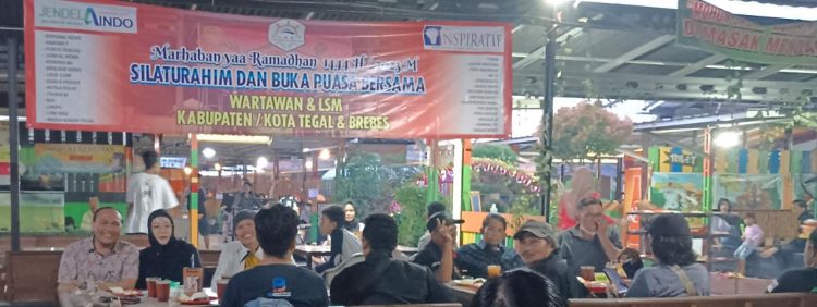 CEO PT Samudera Ina Pertiwi Dian Komalasari (Dian Wong) menggelar pertemuan. Acara yang bertajuk “Silaturahmi dan bukber dengan wartawan dan LSM" itu mengambil tempat di Warung Bebakaran, Jl. Among Dwijo, Area Sawah/Kebun, Pangkah, Kec. Pangkah