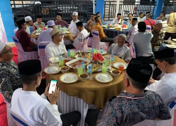 Ikatan Keluarga Wartawan Indonesia (IKWI) Kota Lhokseumawe salurkan sejumlah bantuan sembako kepada Yayasan Pendidikan Islam (YPI) Pesantren Qari - Hafizh (QAHA) di Gampong Teumpok Teungeh Kota Lhokseumawe