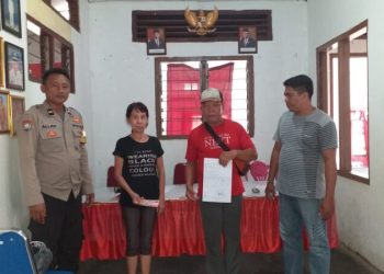 Bhabikamtibmas Polsek Pineleng menyelesaikan masalah (problem solving) masalah pencurian yang masih dalam ikatan keluarga