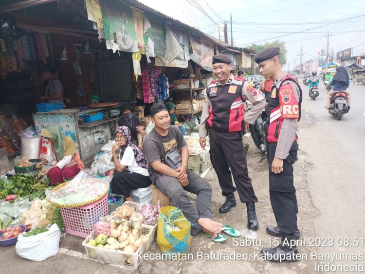 Peleton siaga Sat Samapta Polresta Banyumas Polda Jateng melaksanakan kegiatan patroli dengan sasaran objek vital dan juga pasar tradisional