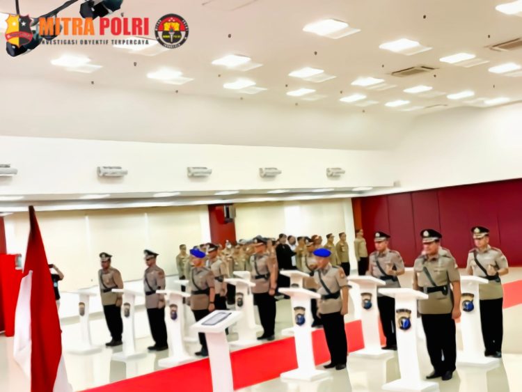 Kapolda Riau, Irjen Pol Mohammad Iqbal, melantik dan melakukan serah terima jabatan (sertijab) sejumlah pejabat utama Polda dan kepala kepolisian resor (Kapolres)