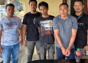 Pelaku MS (46) warga Huta VI Ujung Bondar, Nagori Bosar Galugur, Kecamatan Tanah Jawa, Kabupaten Simalungun bersama rekannya BL (27) warga Dusun Pining 1, Nagori Bosar Galugur, Kecamatan Tanah Jawa, Kabupaten Simalungun berhasil diamankan bersama barang bukti