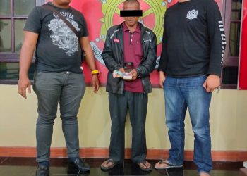 Laki laki dewasa terduga pelaku tindak pidana pencurian dengan pemberatan yang terjadi pada hari jumat 14/4/23 di jalan maha bunga desa gunung meriah kecamatan siempat nempu hulu kabupaten Dairi tepatnya di rumah korban Hamid Sagala