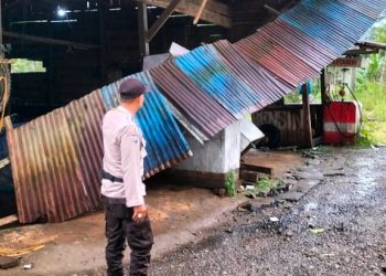 Pos Pam wisata dan sejumlah kedai di KM 28 Gunung Salak, Kecamatan Nisam Antara , Aceh Utara, wilayah hukum Polres Lhokseumawe rusak akibat diterjang angin puting beliung