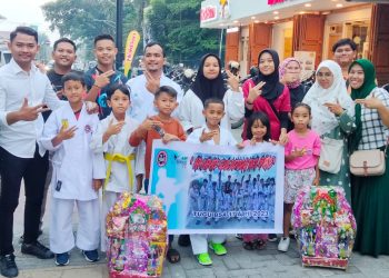 Keluarga besar Institut Karate-Do Nasional (INKANAS) Kota Pematangsiantar, Senin (17/04/2023) sore sekira pukul 17.30 Wib melakukan kegiatan sosial dengan membagikan takjil kepada pengendara