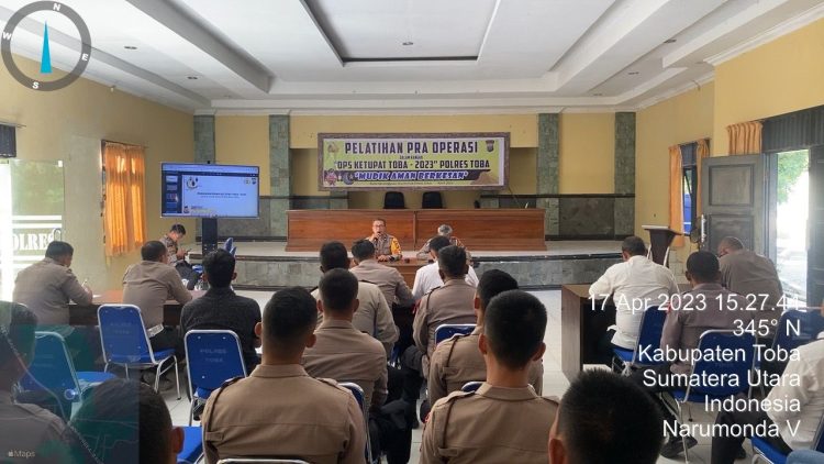 Kabag Ops Polres Toba Kompol Jhony Andries Siregar memberikan pengarahan dan petunjuk dari Kapolres kepada seluruh jajaran Polres Toba