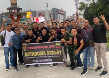 Letting Artaduma 3120-01 Rindam 1/Bukit Barisan saat selesai berbagi takjil