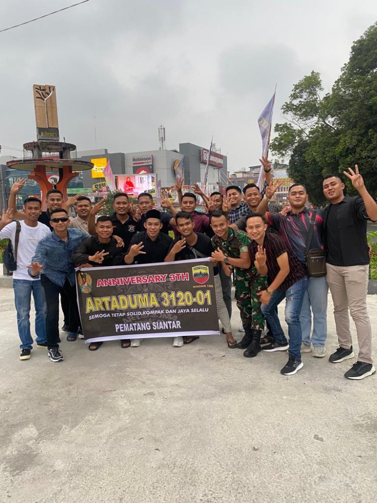 Letting Artaduma 3120-01 Rindam 1/Bukit Barisan saat selesai berbagi takjil