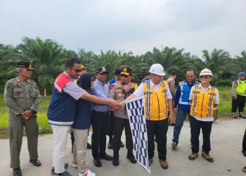 Kapolda Sumut Irjen Pol RZ Panca Putra Simanjuntak fungsionalkan ruas tol Tebingtinggi-Indrapura-Dolok Merawan-Sinaksak antisipasi mudik lebaran, Rabu (19/4/2023). (Foto Dok/ Polda Sumut)