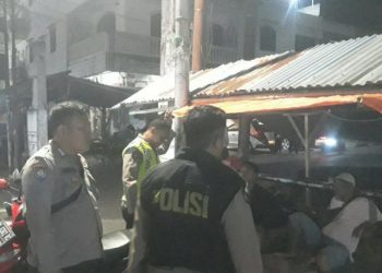 Personel Polsek Wanea Polresta Manado melaksanakan patroli KRYD (Kegiatan Rutin Yang Ditingkatkan), serta dengan memberikan himbuan Kamtibmas kepada masyarakat, Selasa (18/4/2023) malam