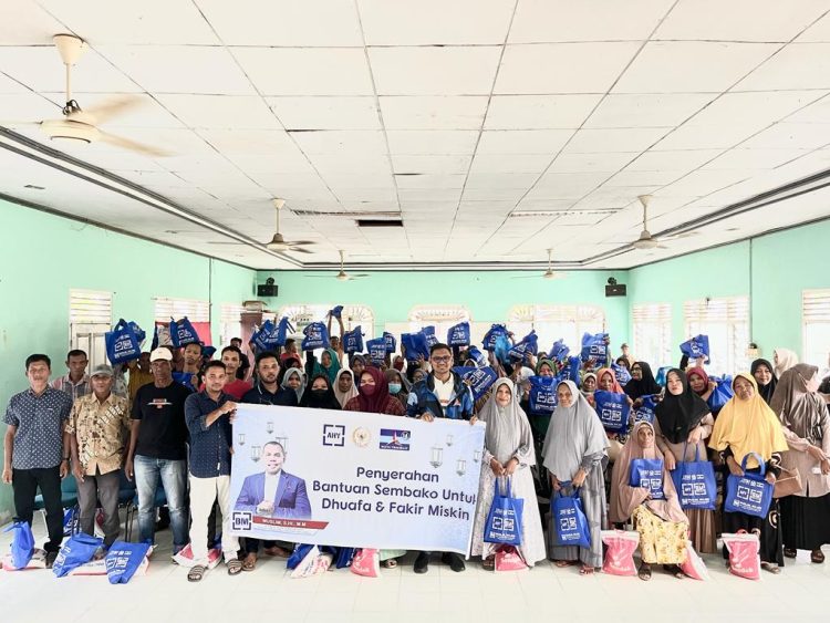 Anggota Dewan Perwakilan Rakyat Republik Indonesia (DPR RI) Muslim, S.HI.,MM Fraksi Partai Demokrat membagikan ribuan paket lebaran untuk fakir miskin dan kaum dhuafa